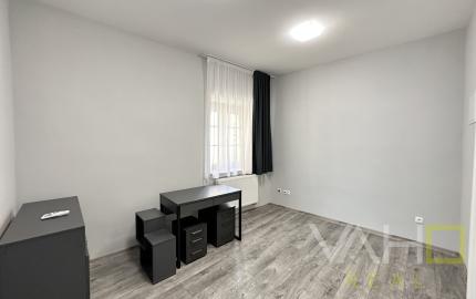 NA PRENÁJOM 2 - izbový kancelársky priestor na Trojičnom námestí !