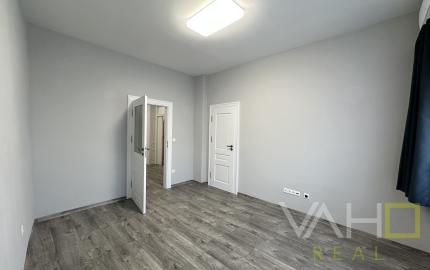 NA PRENÁJOM 2 - izbový kancelársky priestor na Trojičnom námestí !