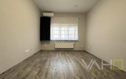 NA PRENÁJOM 2 - izbový kancelársky priestor na Trojičnom námestí !