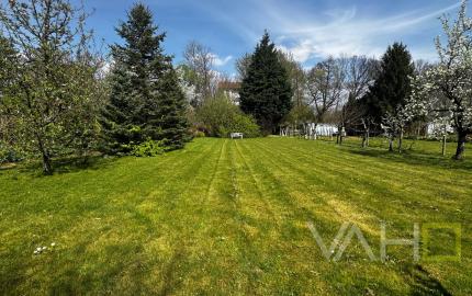 Záhrada s možnosťou výstavby v obci Suchá nad Parnou – 2 pozemky s IS a prístupom, ideálne aj ako investícia