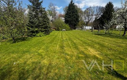 Záhrada s možnosťou výstavby v obci Suchá nad Parnou – 2 pozemky s IS a prístupom, ideálne aj ako investícia