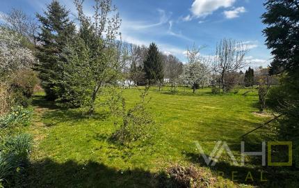 Záhrada s možnosťou výstavby v obci Suchá nad Parnou – 2 pozemky s IS a prístupom, ideálne aj ako investícia