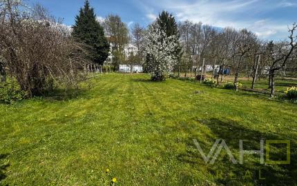 Záhrada s možnosťou výstavby v obci Suchá nad Parnou – 2 pozemky s IS a prístupom, ideálne aj ako investícia