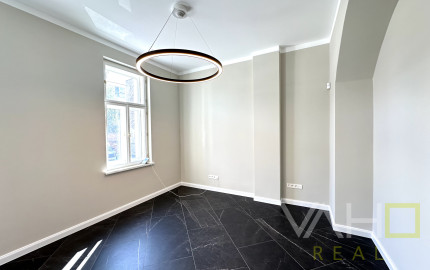 LUXUSNÝ PRENÁJOM KANCELÁRSKYCH PRIESTOROV – TRNAVA, NÁMESTIE SNP