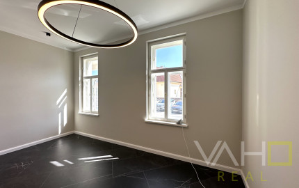 LUXUSNÝ PRENÁJOM KANCELÁRSKYCH PRIESTOROV – TRNAVA, NÁMESTIE SNP