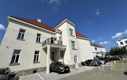 LUXUSNÝ PRENÁJOM KANCELÁRSKYCH PRIESTOROV – TRNAVA, NÁMESTIE SNP