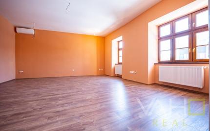 Polyfunkčný meštiansky dom na predaj – historické centrum Trnavy