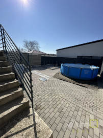 NA PREDAJ moderná 4-izbová novostavba rodinneho domu s terasou vo Veľkých Kostoľanoch