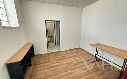 Na predaj vykurovaná výrobná hala s pozemkom – Dubnica nad Váhom, časť Prejta