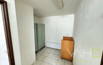 Na predaj vykurovaná výrobná hala s pozemkom – Dubnica nad Váhom, časť Prejta