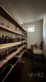 🏡 Na predaj: tehlový rodinný dom s veľkým pozemkom v obci Váhovce – ideálny na rekonštrukciu alebo výstavbu nového domu 🌿