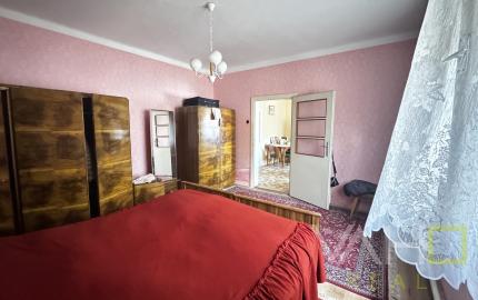 🏡 Na predaj: tehlový rodinný dom s veľkým pozemkom v obci Váhovce – ideálny na rekonštrukciu alebo výstavbu nového domu 🌿