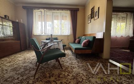 🏡 Na predaj: tehlový rodinný dom s veľkým pozemkom v obci Váhovce – ideálny na rekonštrukciu alebo výstavbu nového domu 🌿