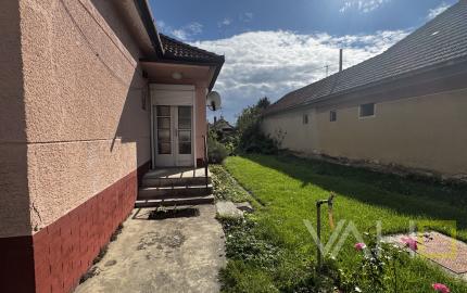 🏡 Na predaj: tehlový rodinný dom s veľkým pozemkom v obci Váhovce – ideálny na rekonštrukciu alebo výstavbu nového domu 🌿