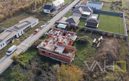 Rozostavaný RD na JEDINEČNOM POZEMKU s výmerou až 2100m2, Kamenná cesta Trnava