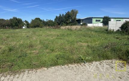 NA PREDAJ STAVEBNÝ POZEMOK Kamenný mlyn, 748m2, všetky IS