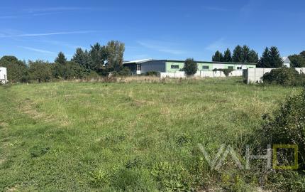 NA PREDAJ STAVEBNÝ POZEMOK Kamenný mlyn, 748m2, všetky IS