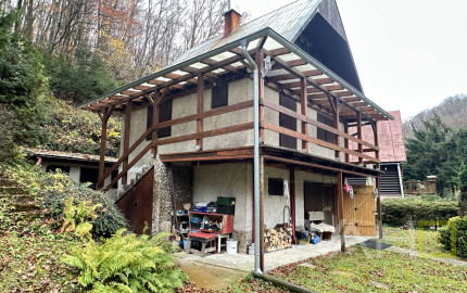 REKREAČNÁ CHATA NA PREDAJ, úžitková plocha 90m2, vlastný pozemok 600m2, celoročne obývateľná, BUKOVÁ, Sokolské chaty, TREBA VIDIEŤ!!!