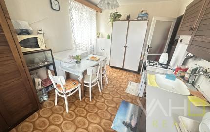 EXKLUZÍVNE!!! Na predaj 2.izb. byt , výmera až 64,54m2, pôvodný stav, PARKOVACIE MIESTO, možnosť prerobiť na 3.izb. BYT