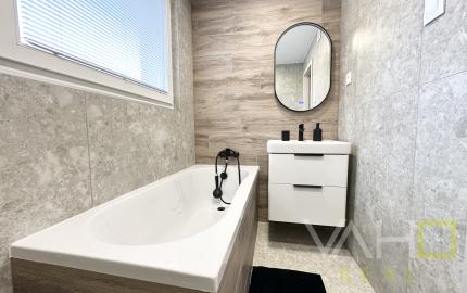 NA PREDAJ: Štýlový, kompletne zrekonštruovaný 3-izbový byt na ulici Vladimíra Clementisa – Trnava