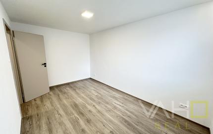 NA PREDAJ: Štýlový, kompletne zrekonštruovaný 3-izbový byt na ulici Vladimíra Clementisa – Trnava