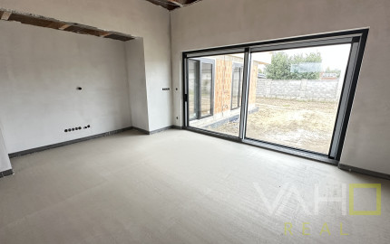 Moderná novostavba RD, pozemok 600m2, zastavaná plocha 179m2, garáž