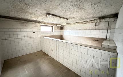 🔑 TOP PONUKA: NA PREDAJ! Obrovský Rodinný Dom so 100% Potenciálom v Seredi!