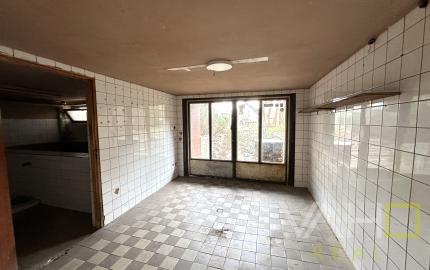 🔑 TOP PONUKA: NA PREDAJ! Obrovský Rodinný Dom so 100% Potenciálom v Seredi!