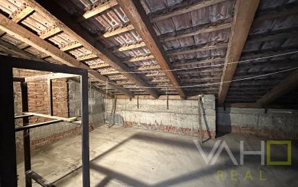 🔑 TOP PONUKA: NA PREDAJ! Obrovský Rodinný Dom so 100% Potenciálom v Seredi!