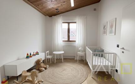 🔑 TOP PONUKA: NA PREDAJ! Obrovský Rodinný Dom so 100% Potenciálom v Seredi!