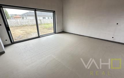 Moderná novostavba RD, pozemok 600m2, zastavaná plocha 179m2, garáž