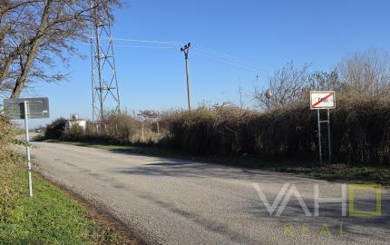 Pozemok na predaj na podnikanie - TOP lokalita.