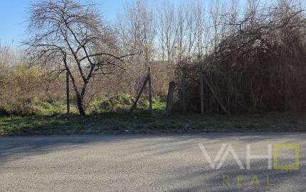 Pozemok na predaj na podnikanie - TOP lokalita.