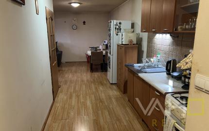 Na predaj TEHLOVÝ 2-izbový byt, vlastné park. miesto,  Hlohovec