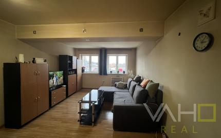 Na predaj TEHLOVÝ 2-izbový byt, vlastné park. miesto,  Hlohovec