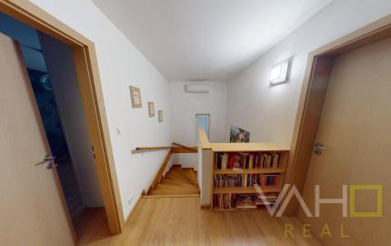 ,,REZERVOVANÝ ,,PREDAJ Rodinný dom v tichej novej časti Jaslovských Bohuníc