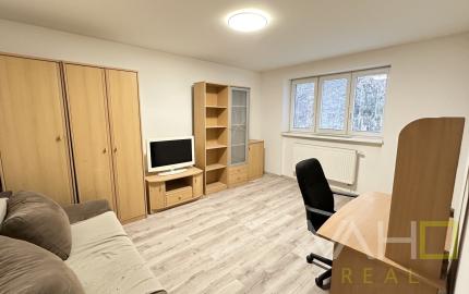 NA PREDAJ! 2-izbový byt v obľúbenej lokalite Vrbového