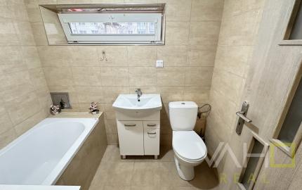 NA PREDAJ! 2-izbový byt v obľúbenej lokalite Vrbového