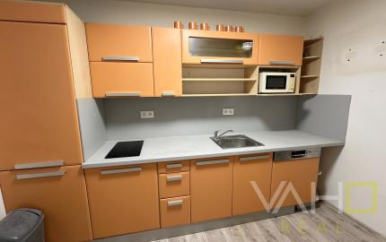 NA PREDAJ! 2-izbový byt v obľúbenej lokalite Vrbového