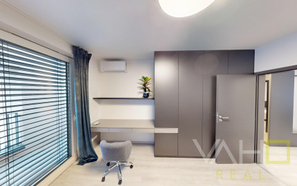 NA PREDAJ ! Luxusný 4 - izbový byt s neuveriteľnou 87m² terasou!
