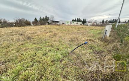 NA PREDAJ STAVEBNÝ POZEMOK Kamenný mlyn, 617m2, všetky IS