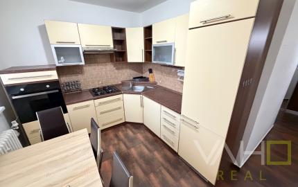 PREDAJ 3izb.byt s loggiou v Hlohovci