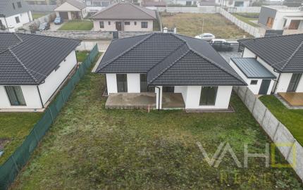 REZERVOVANÉ! Moderný 4-izbový bungalov v novej rezidenčnej štvrti – Nové Zámky