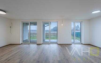 REZERVOVANÉ! Moderný 4-izbový bungalov v novej rezidenčnej štvrti – Nové Zámky