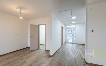 REZERVOVANÉ! Moderný 4-izbový bungalov v novej rezidenčnej štvrti – Nové Zámky