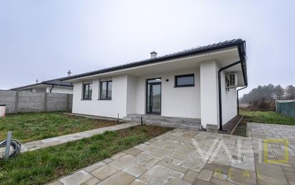 REZERVOVANÉ! Moderný 4-izbový bungalov v novej rezidenčnej štvrti – Nové Zámky