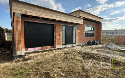 Moderná novostavba RD, pozemok 600m2, zastavaná plocha 179m2, garáž