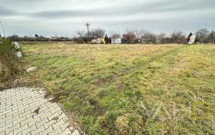 NA PREDAJ STAVEBNÝ POZEMOK Kamenný mlyn, 617m2, všetky IS