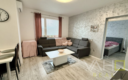 PREDANÉ ✨ Moderný 2-izbový byt po kompletnej rekonštrukcii | Opoj | Loggia | Zariadený ✨
