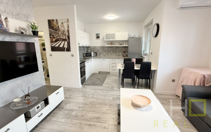 PREDANÉ ✨ Moderný 2-izbový byt po kompletnej rekonštrukcii | Opoj | Loggia | Zariadený ✨